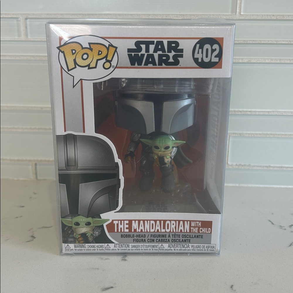 Funko Pop! 402 The Mandalorian with The Child - In a POP protector!